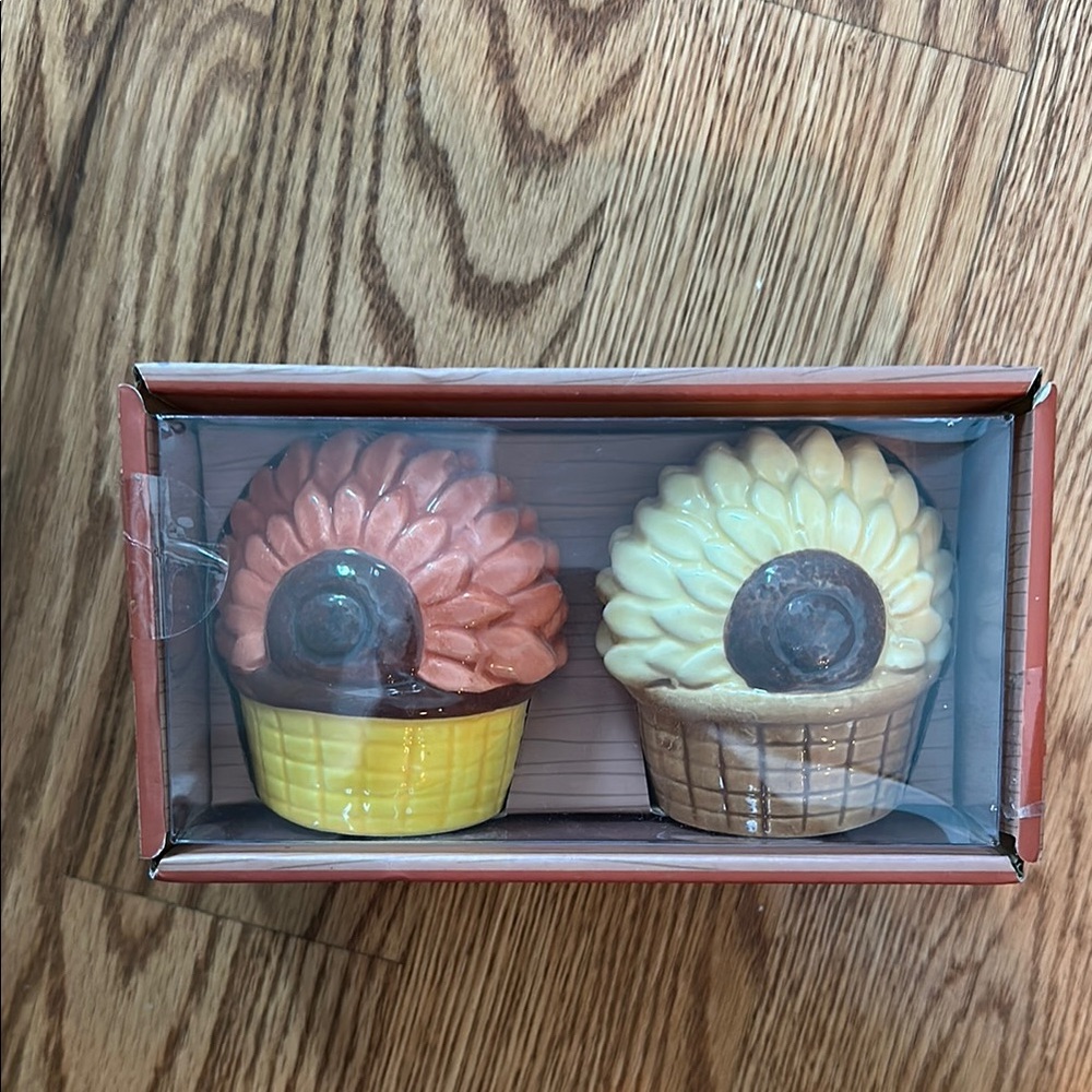Sunflower Salt and Pepper Shaker Set
